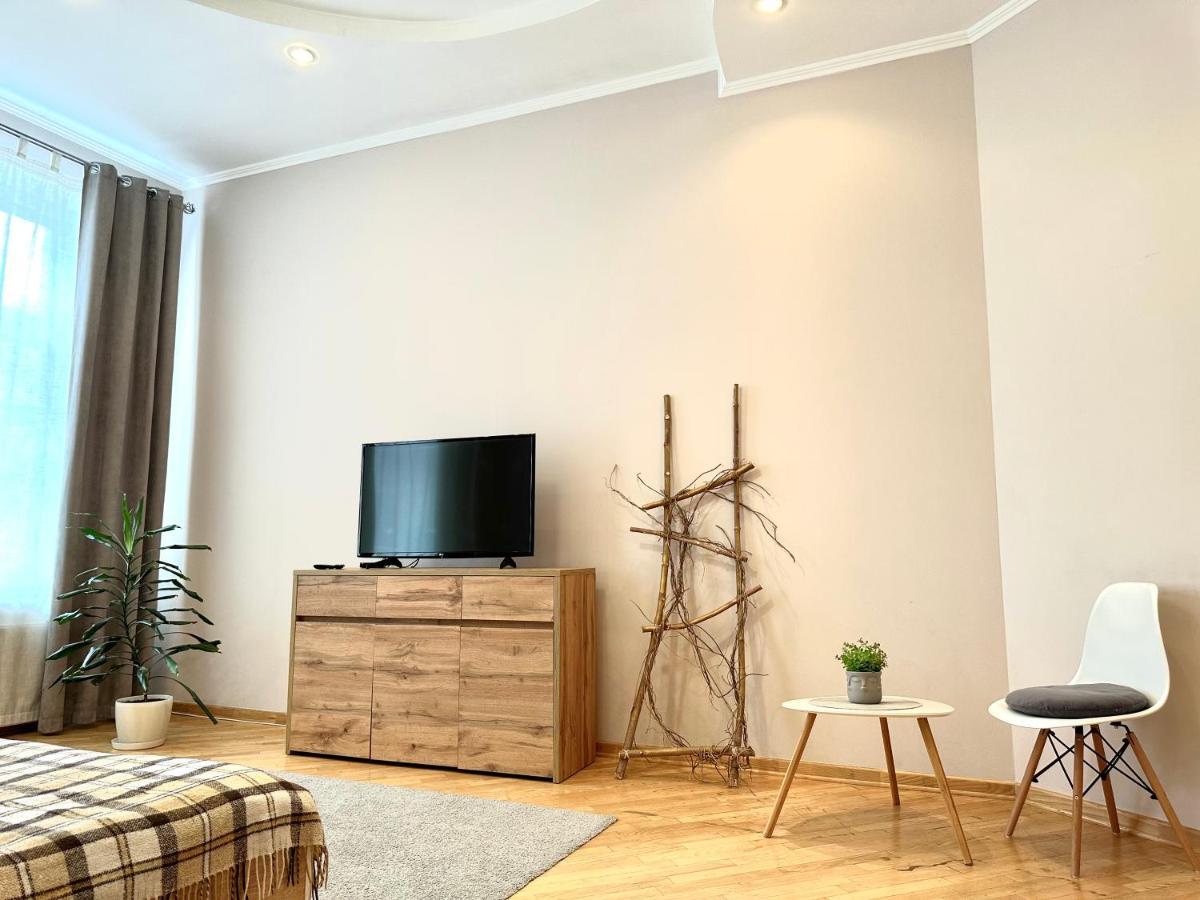 Apartments In The City Center, Near A Theatre, Zlata Plaza Rivne Exterior foto